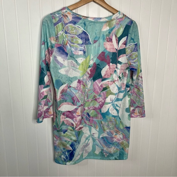Soft Surroundings Top Small Floral Tropical Multicolor V-neck 3/4 Sleeve Shirt - Picture 7 of 10